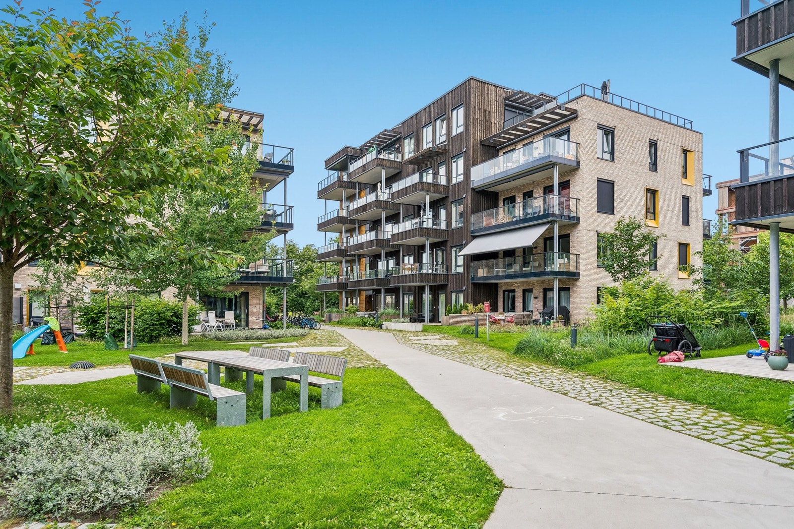 Hyggelig tun Galleribilde