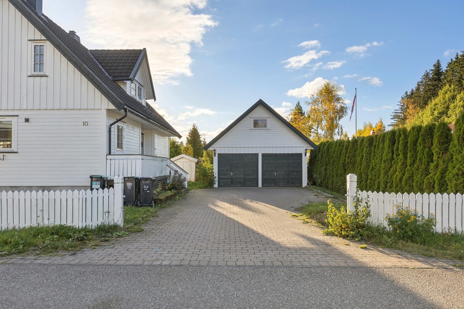 Her bor du i rolige omgivelser med kort vei til skoler, barnehager, dagligvare, fritidstilbud og Jessheim sentrum Galleribilde