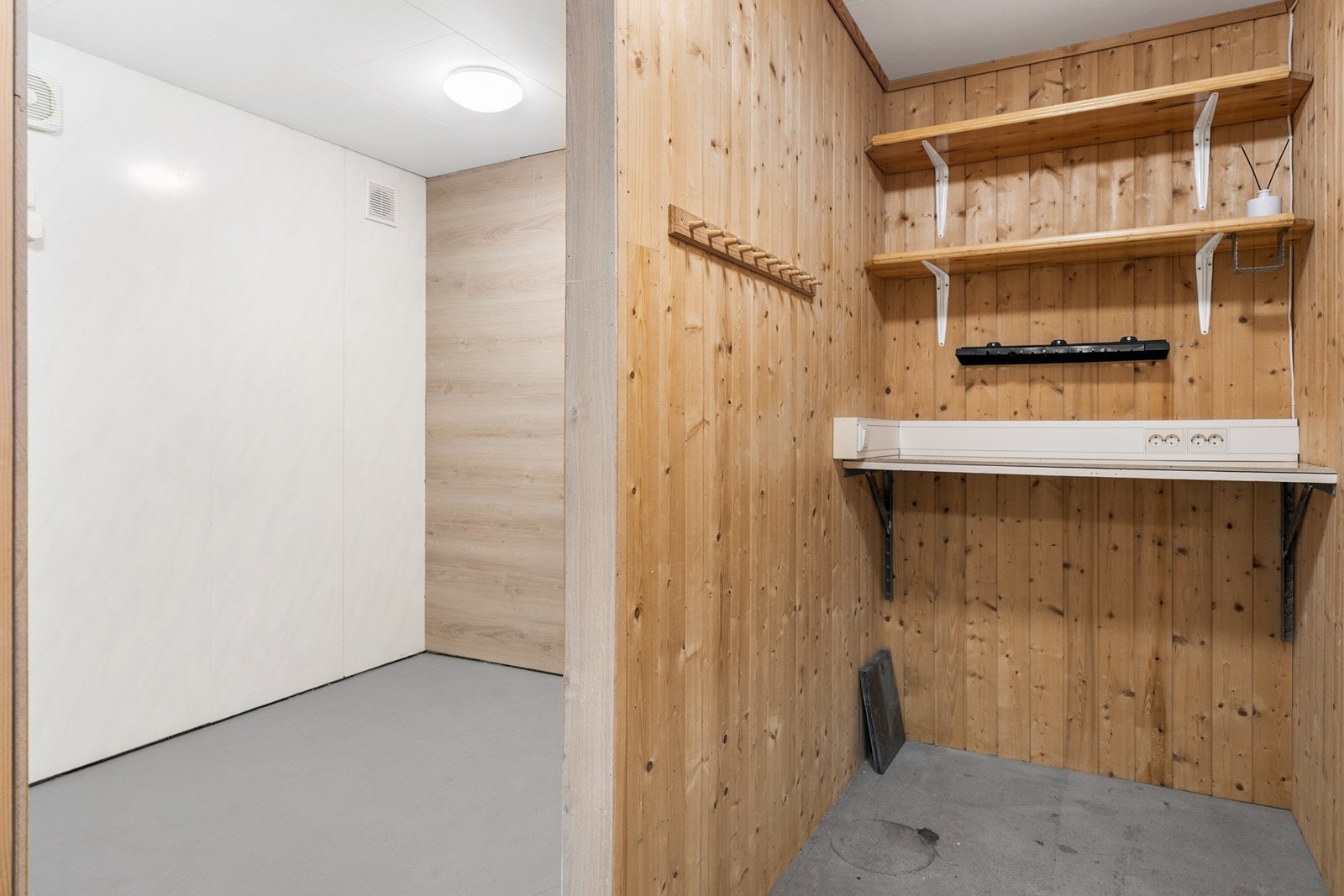 Det er en praktisk bod i 1. etasje som er perfekt for ekstra oppbevaring. Galleribilde