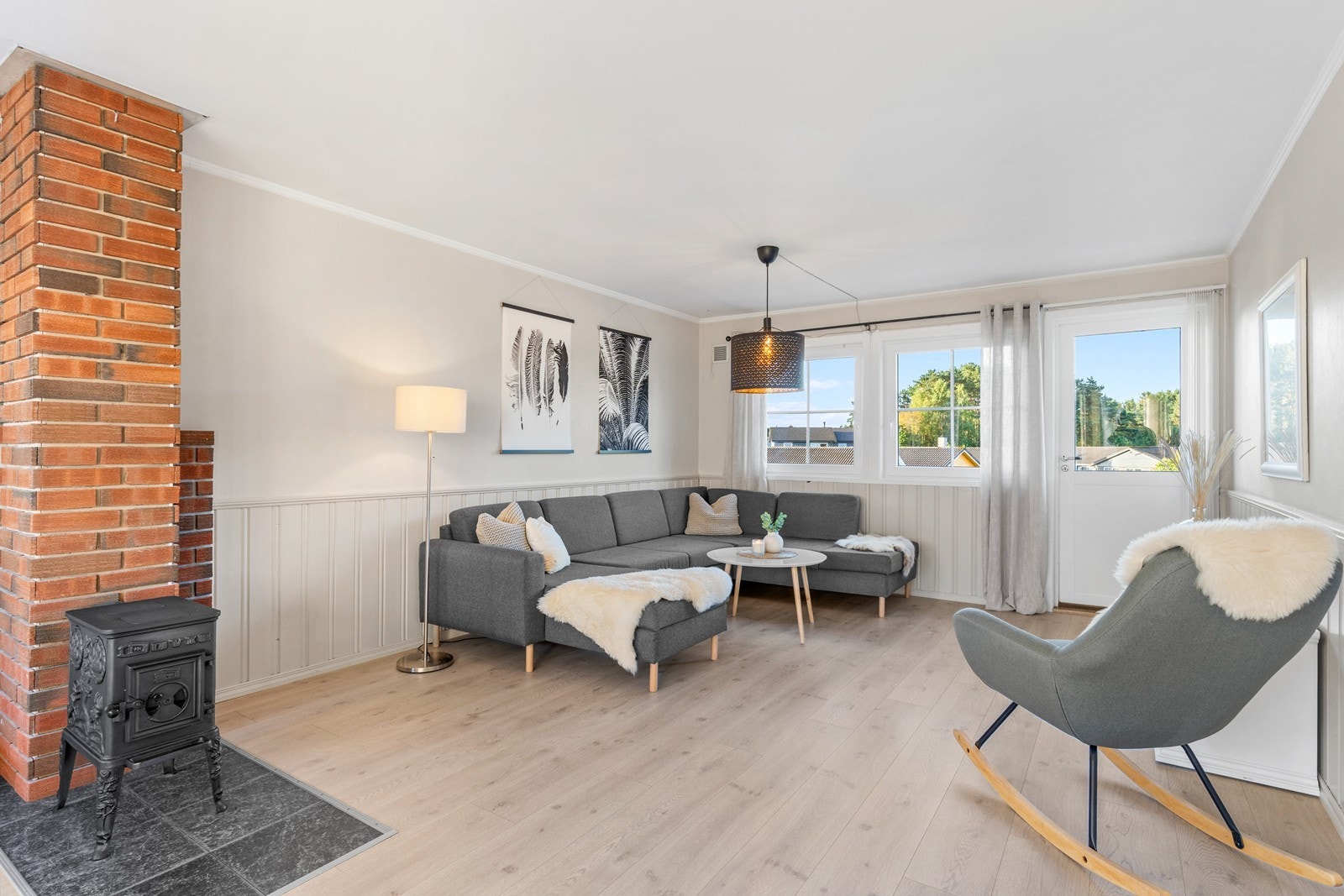 Stuen ligger i 2. etasje og er av god størrelse. Galleribilde