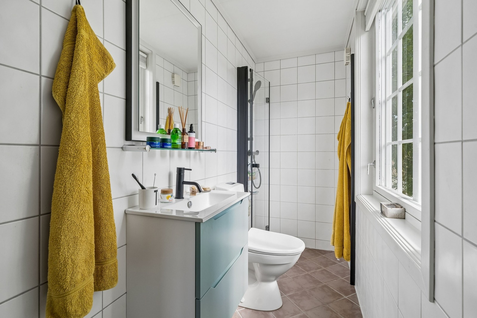 Bad har moderne innredning fra 2020 Galleribilde