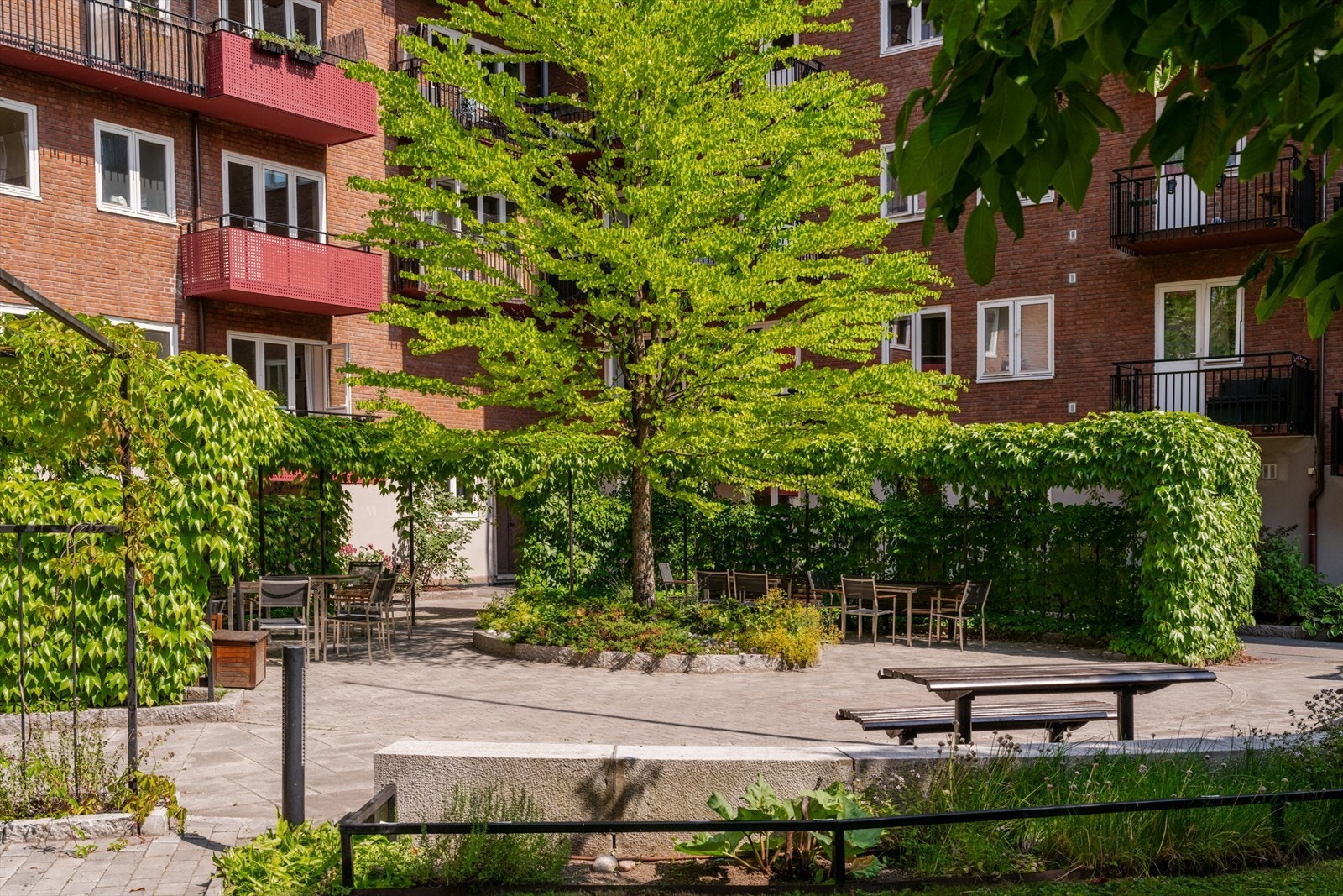 Borettslaget består av 97 andelsleiligheter. Det er fire vaskerier som alle beboere kan benytte seg av. Galleribilde