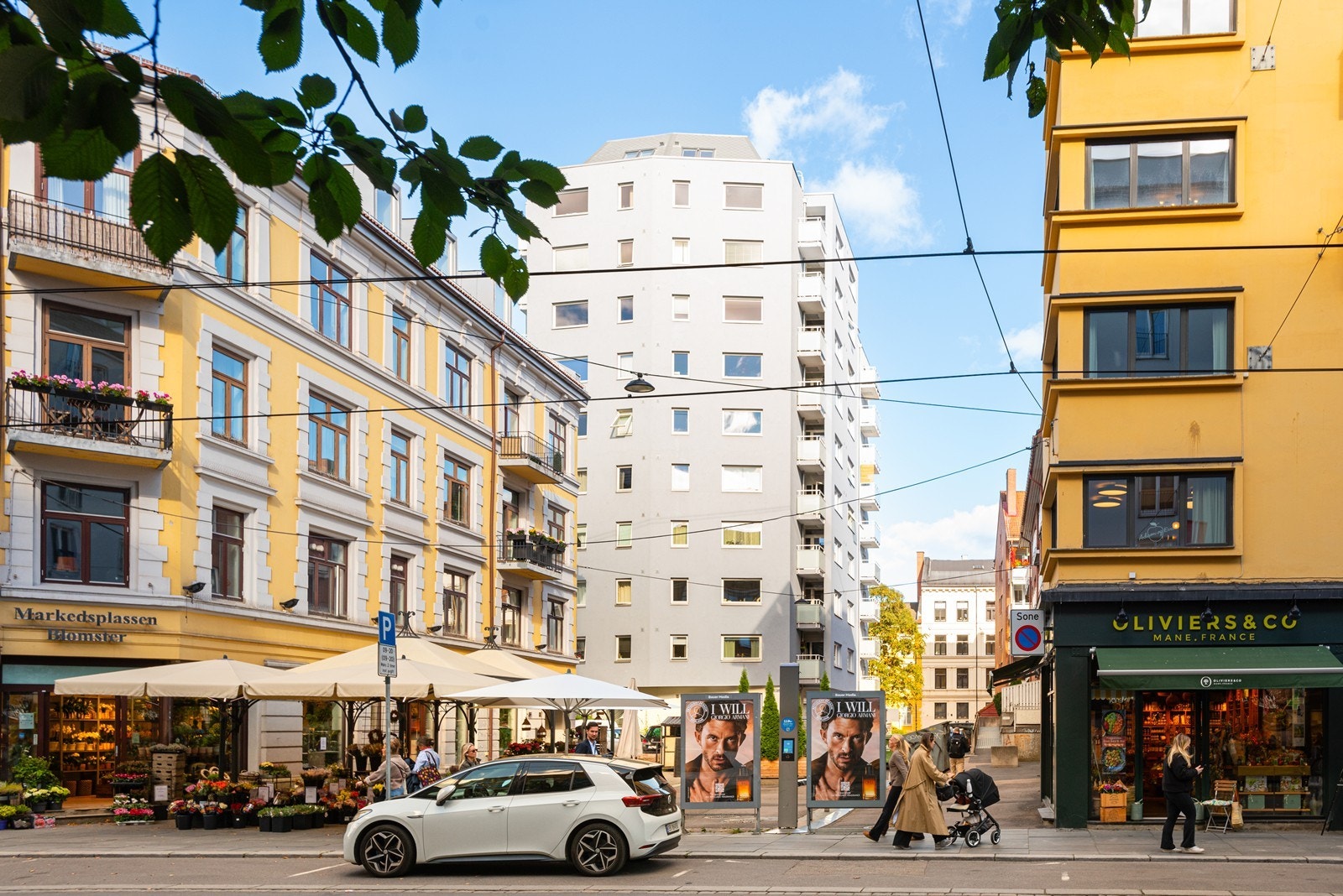 Norges kanskje beste handlegate ligger rett ved. Det er også kort gange til alt annet Majorstuen kan tilby, Frogner og videre til sentrum Galleribilde