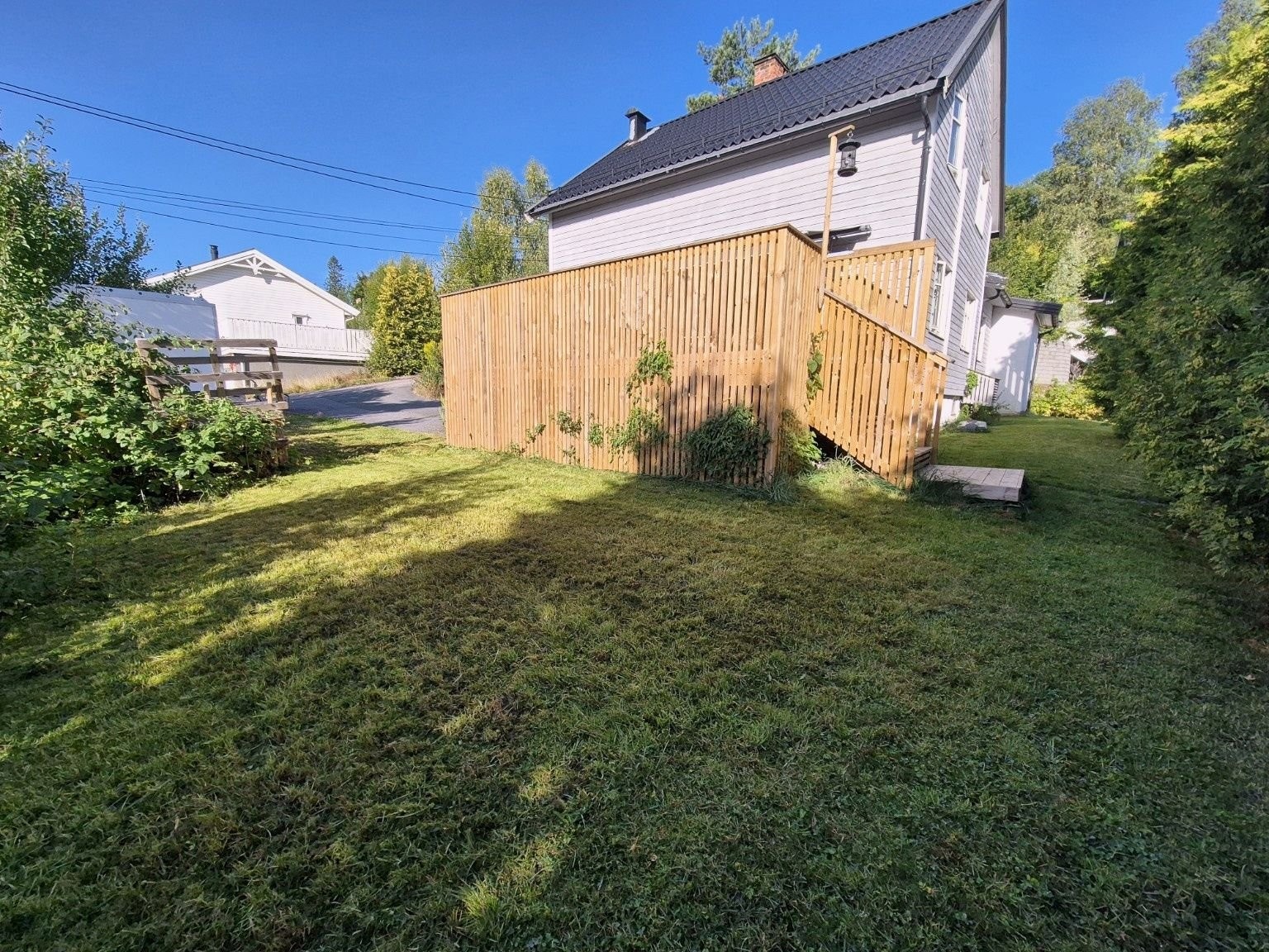 Hagen byr på flere soner og god plass til lek, avslapning og beplantning. Galleribilde