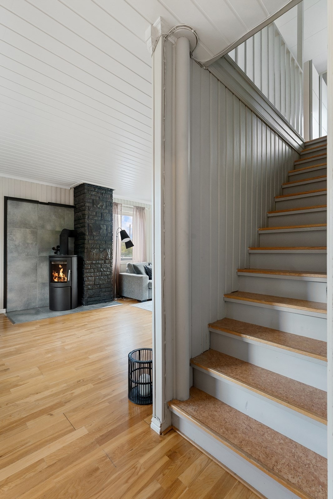 Fra stuen er det trapp opp til 3. etasje, hvor boligens øvrige rom er samlet. Galleribilde
