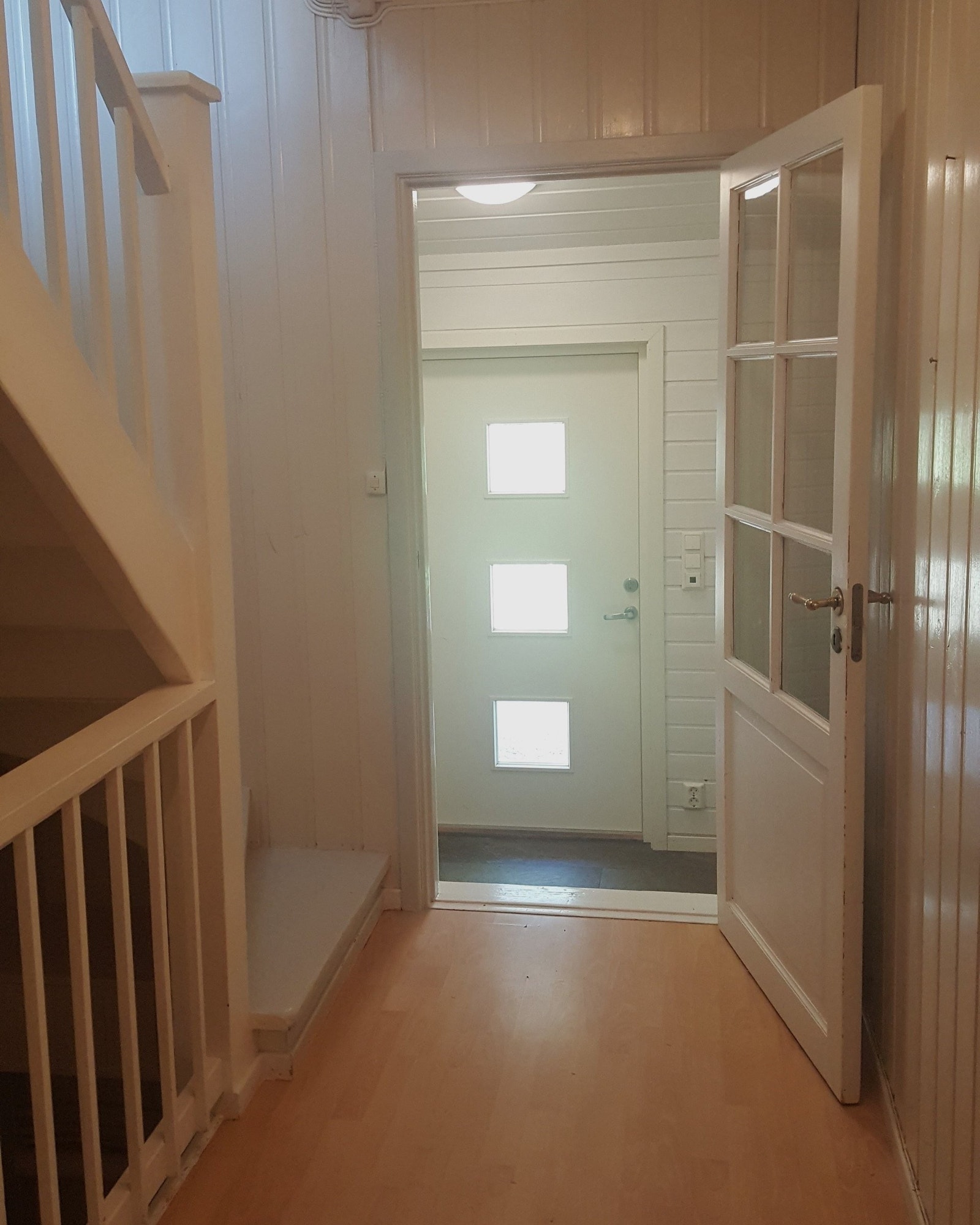 Inngangsdør og gang Galleribilde