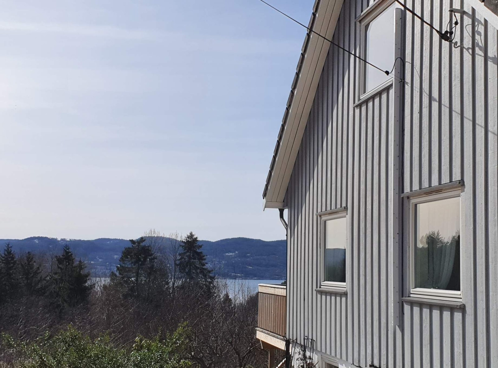 Utsikt mot Drammensfjorden, vår. Galleribilde