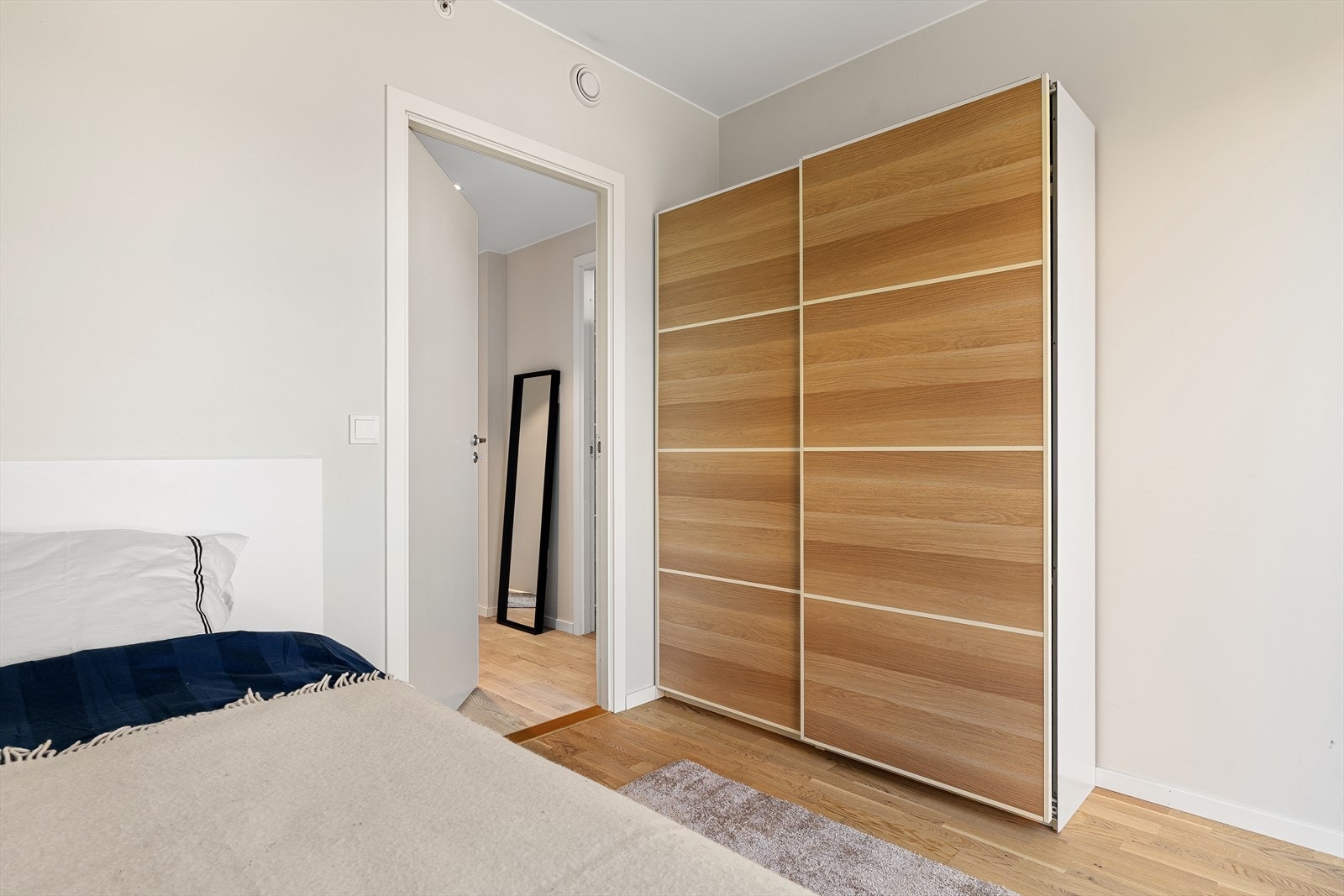 Her er det også etablert garderobeskap i dag og har enda god plass til oppbevaring. Galleribilde
