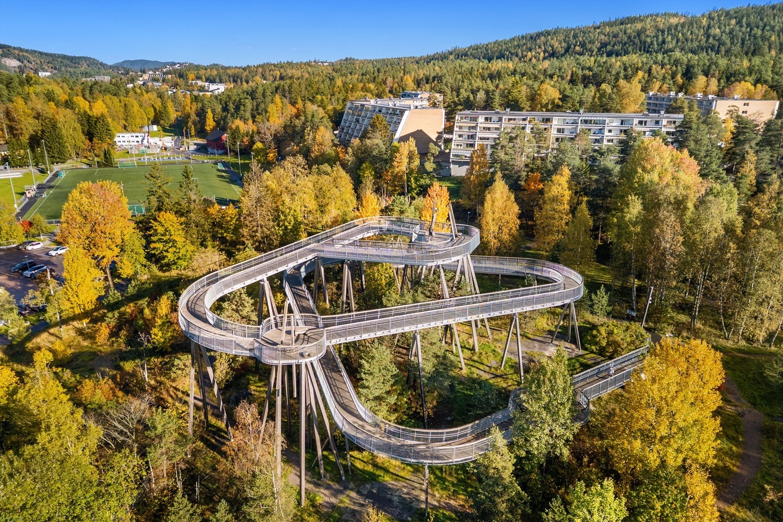 Fra eiendommen er det gangavstand til Stovner Senter med et rikt utvalg av servicetilbud. Galleribilde