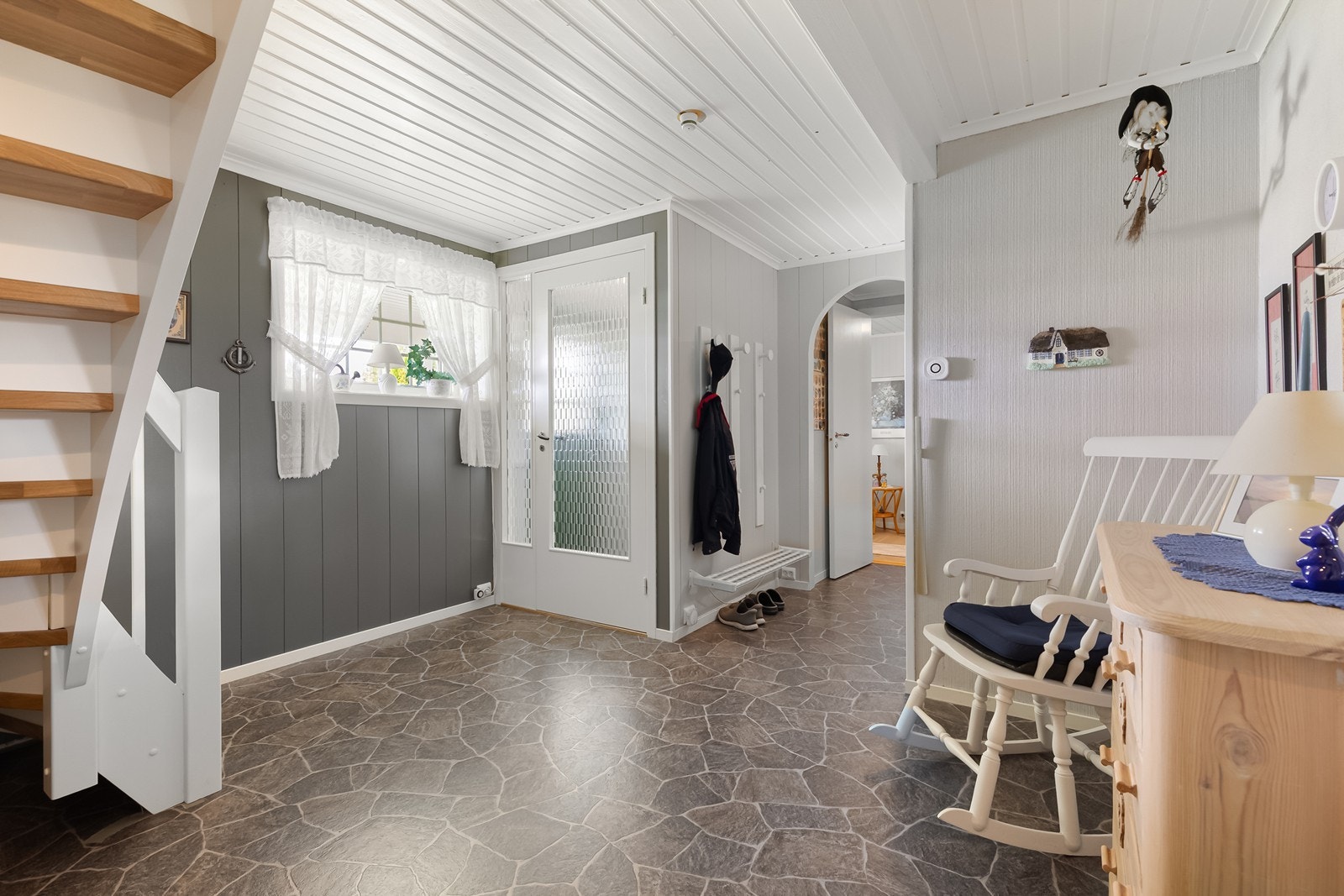Hyggelig hall med plass til garderobe. Galleribilde