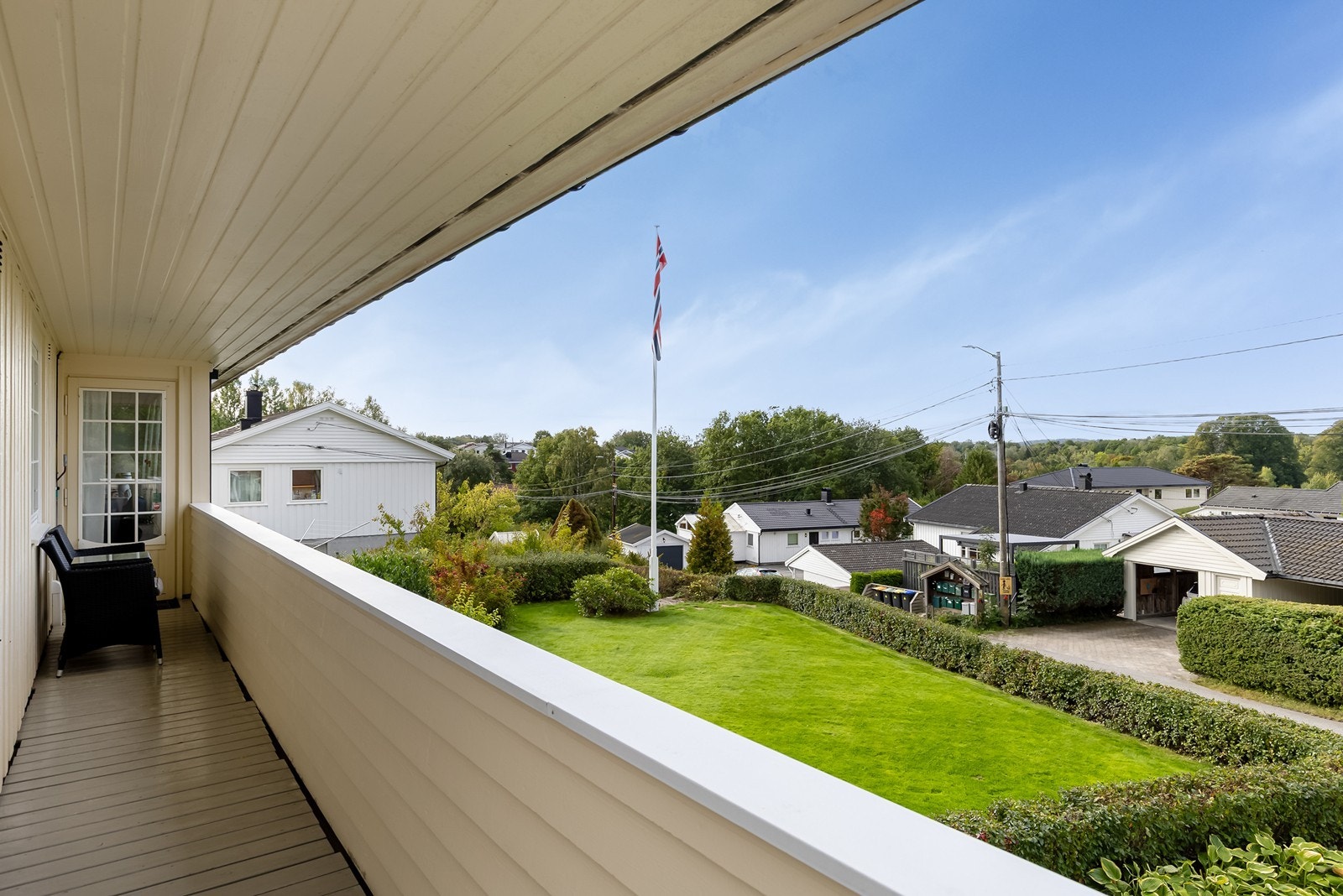 Det er utgang fra stuen til verandaen. Galleribilde