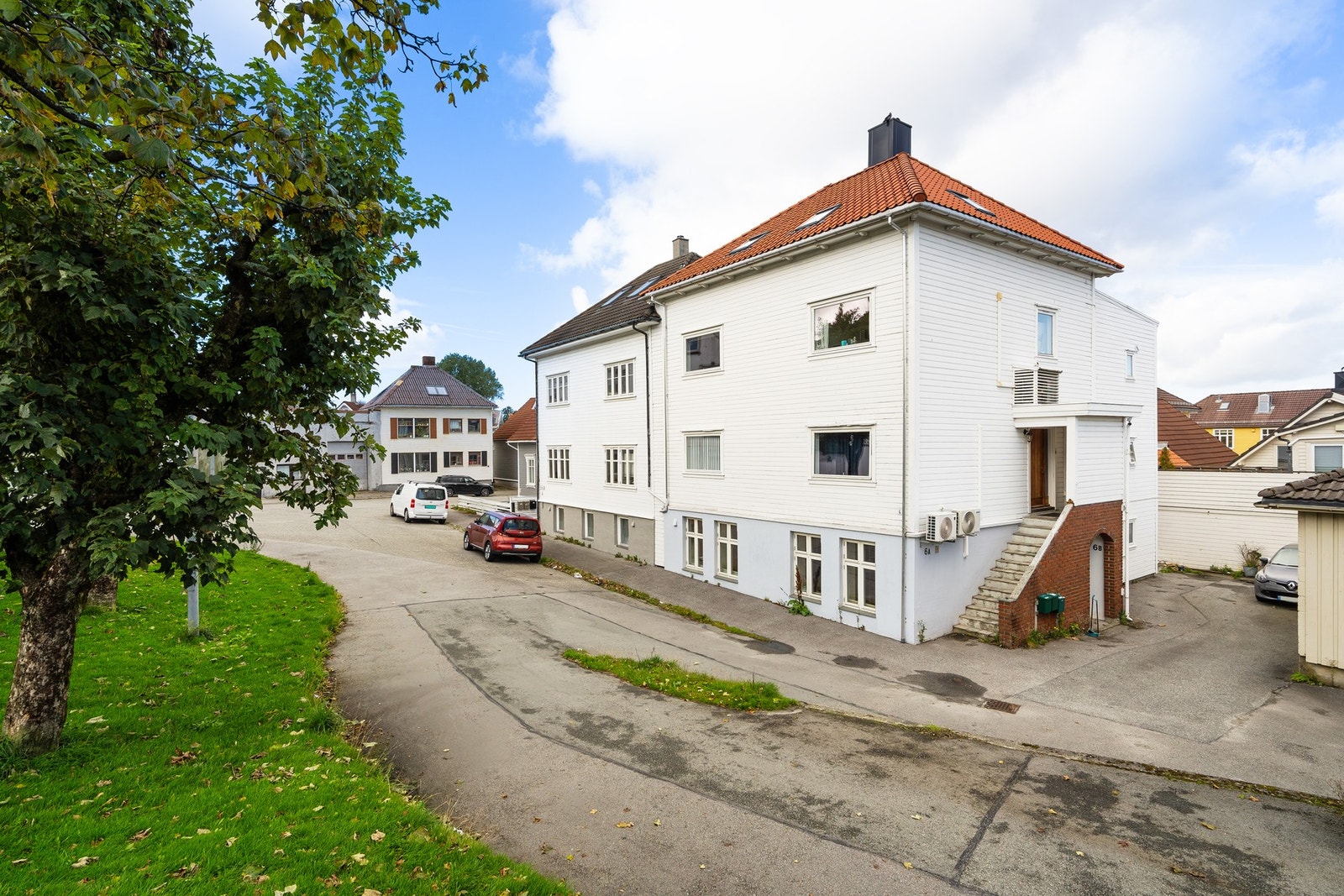 Leiligheten har sonekort, og parkere i gate (se salgsoppgave). Galleribilde
