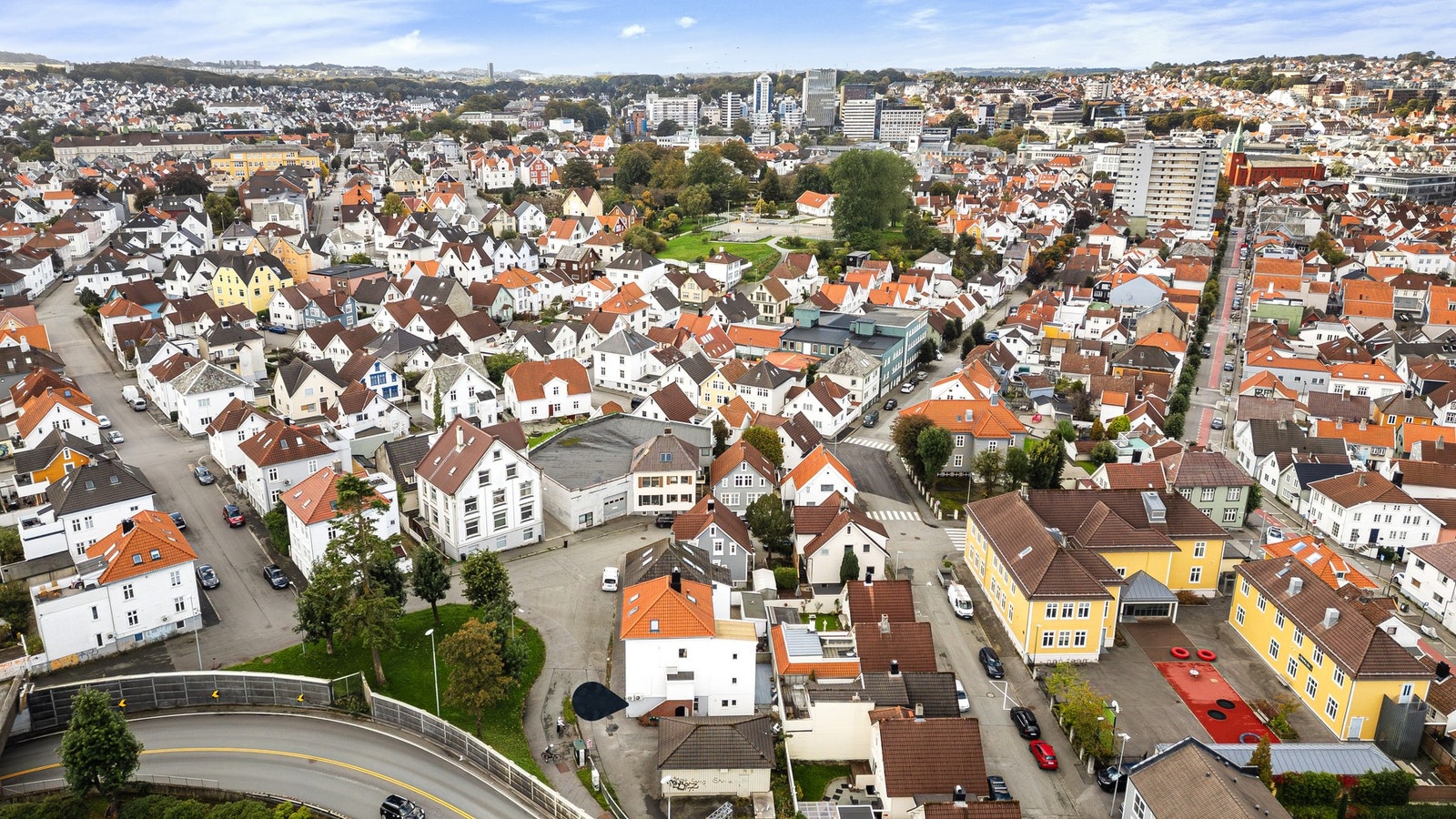 Her bor du svært sentralt med alt du kan tenke deg i gåavstand fra boligen. Galleribilde