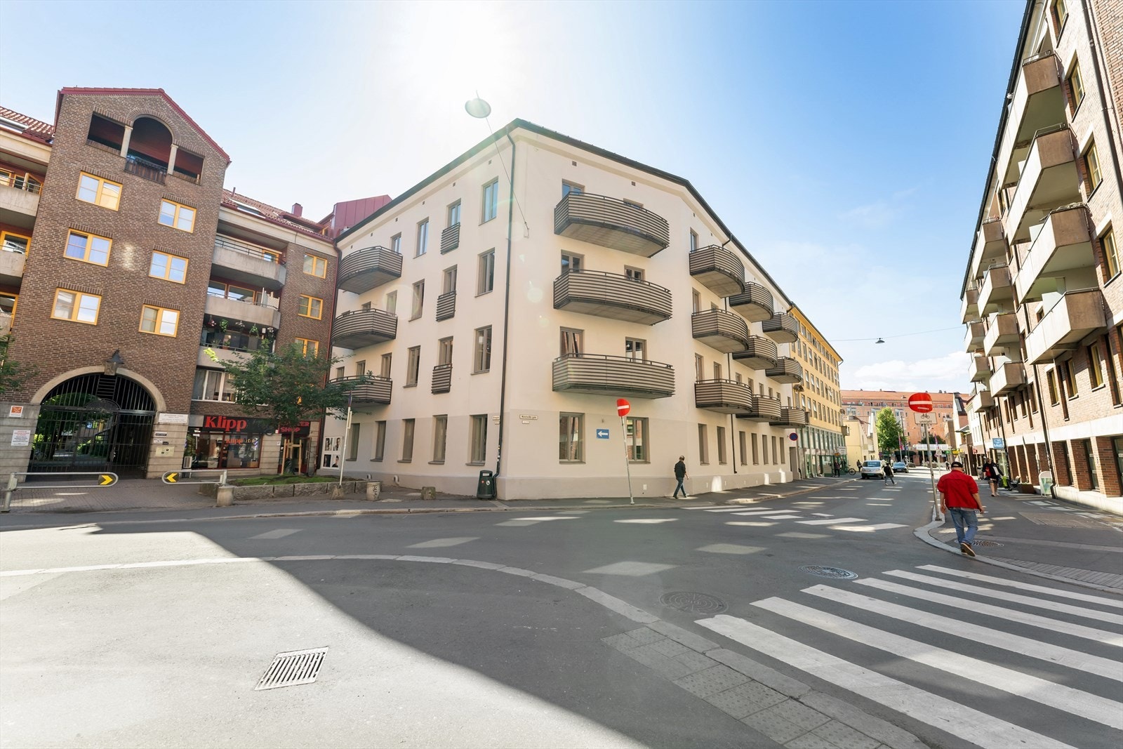 Svært attraktiv og sentral beliggenhet med kort vei til sentrum, dagligvare, parker og kollektivtransport. Galleribilde