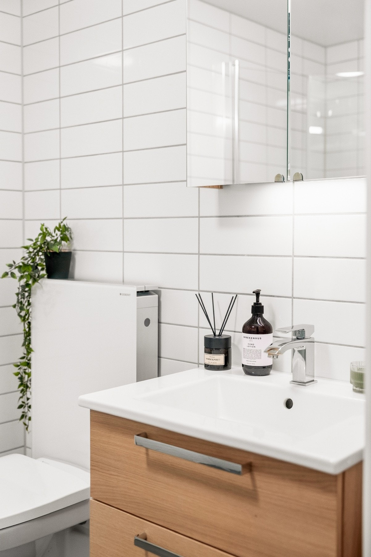 Badet er oppvarmet med vannbården gulvvarme. Galleribilde
