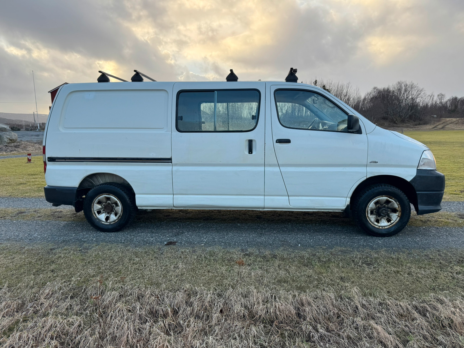 Toyota HiAce D-4D 5-d 117hk 4WD lang 3