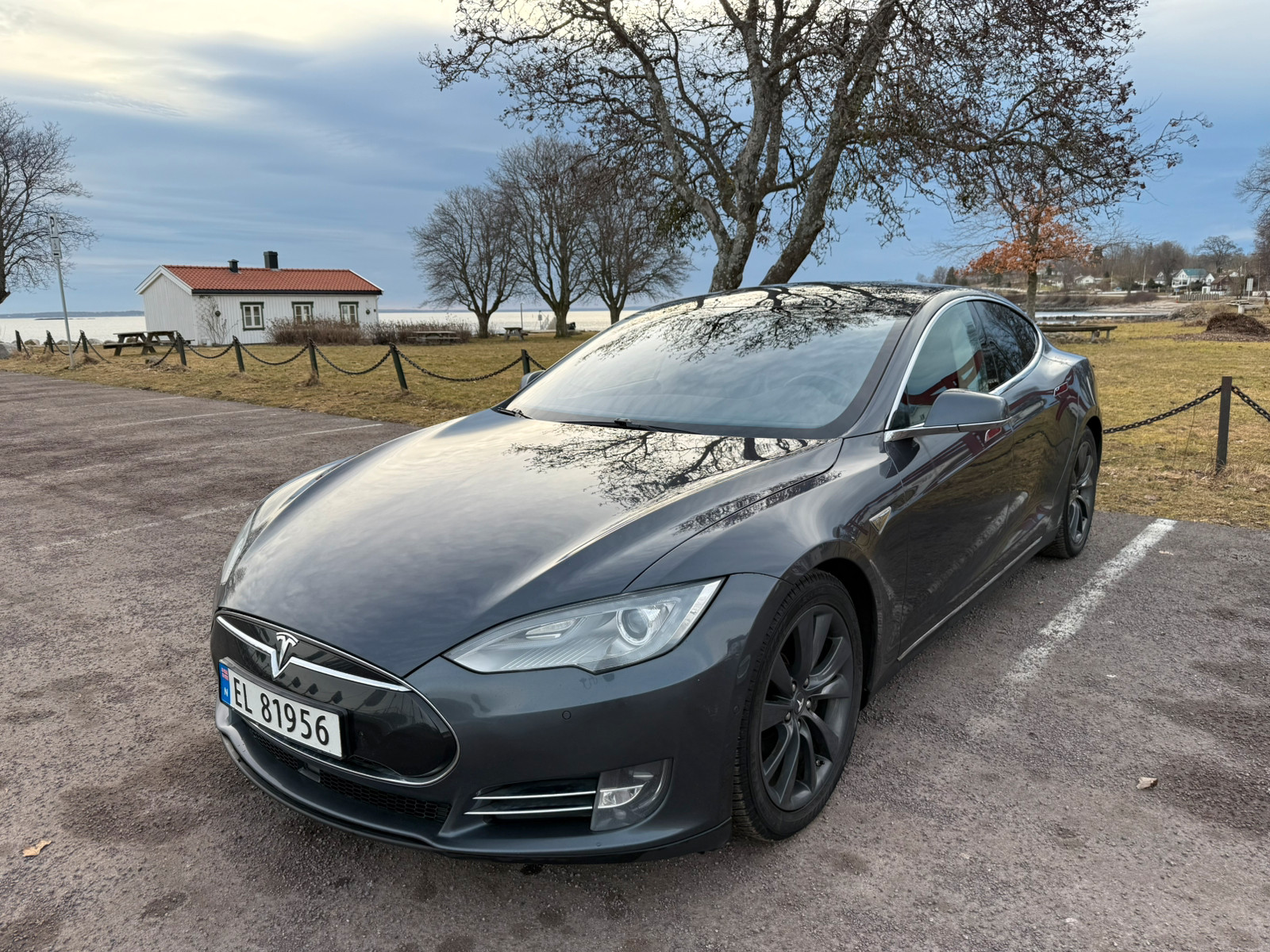Tesla Model S 85D 2