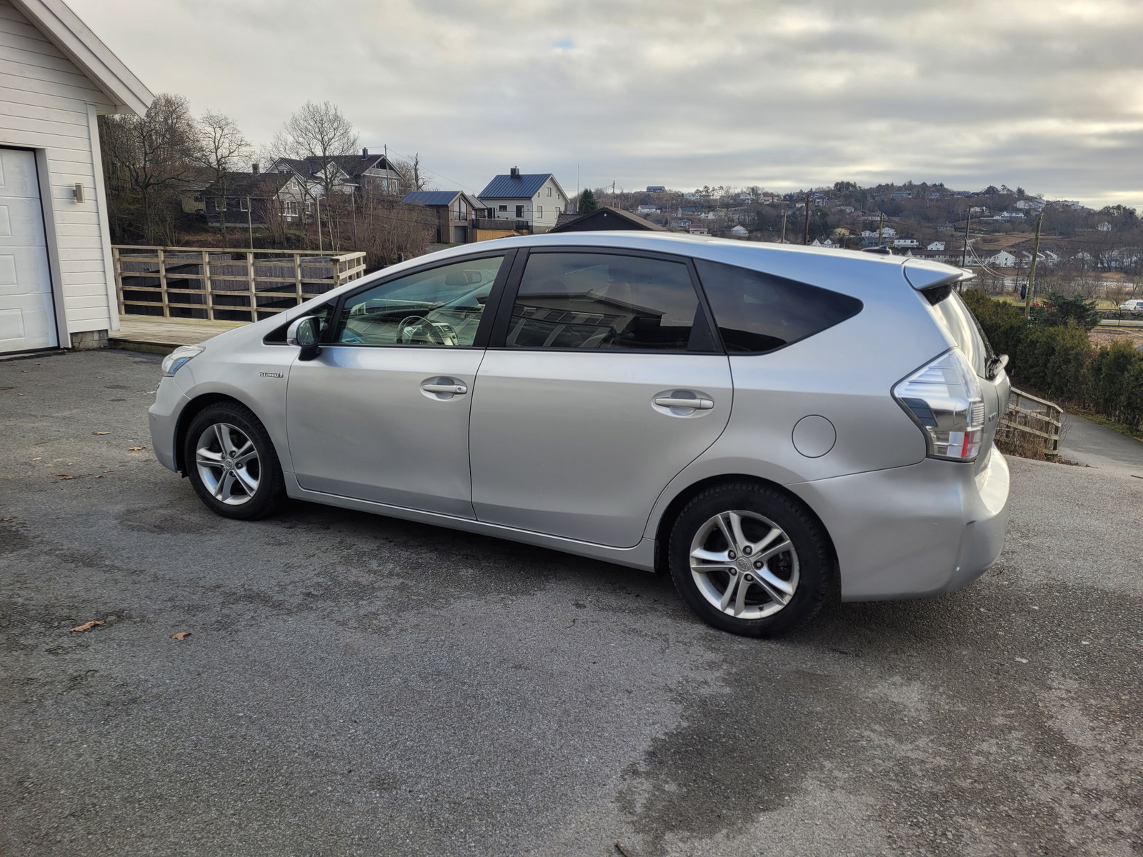 Toyota Prius+ Seven 1,8 VVT-i Hybrid Executive Skyview