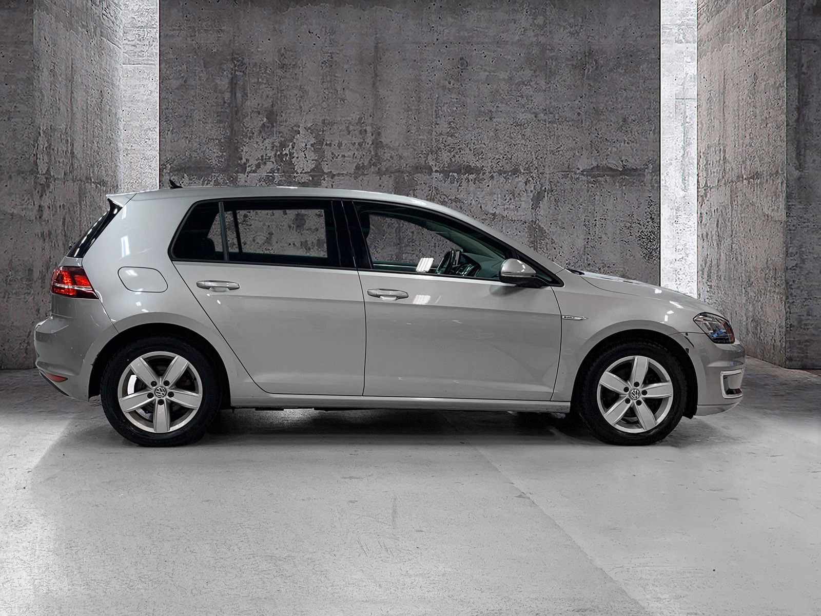 Volkswagen Golf Exclusive OUTLET|DAB|BT|NAVIGASJON|R-KAMERA|SKINN 3