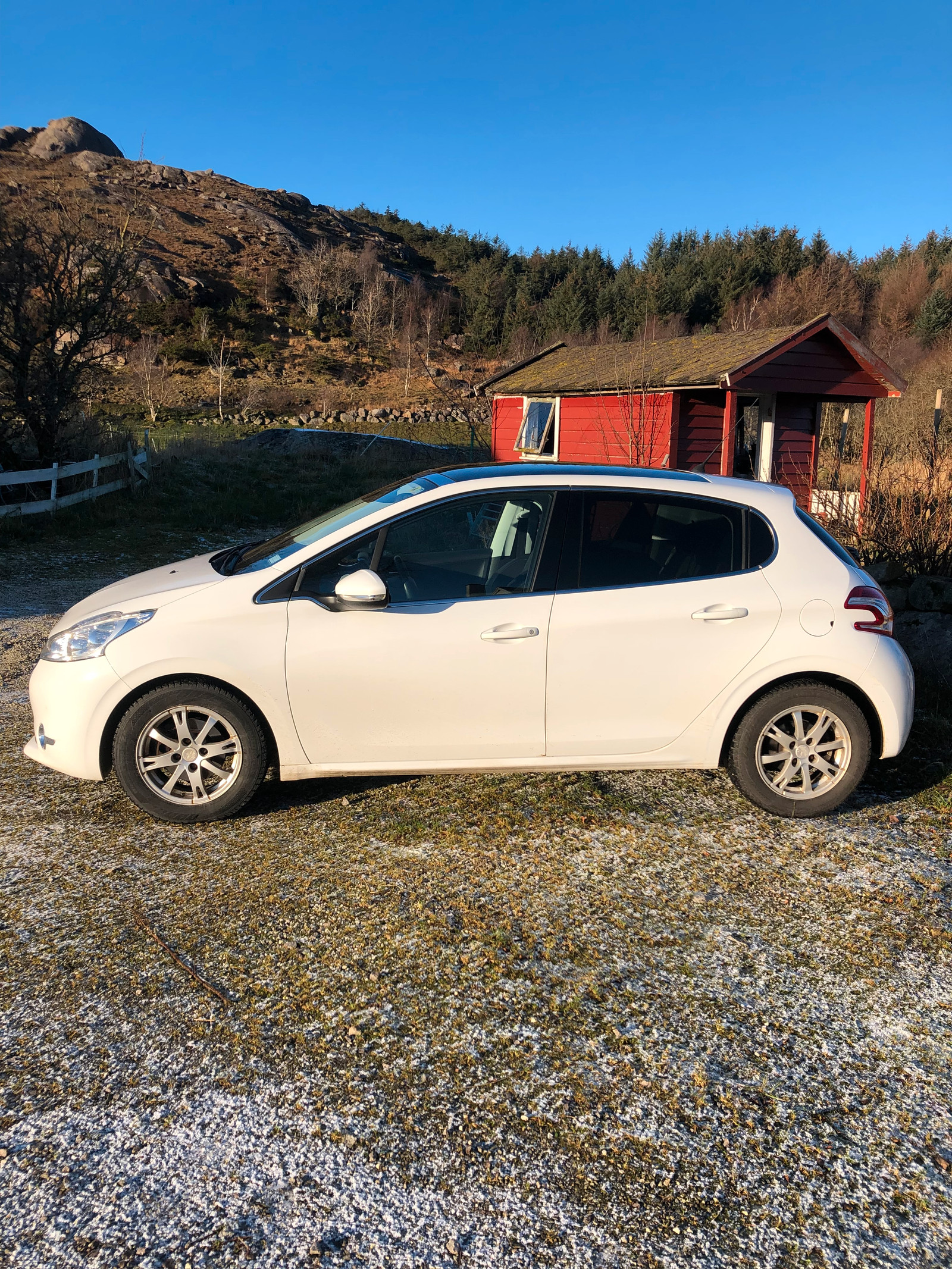 Peugeot 208 Allure 1,6 e-HDi 115hk 3