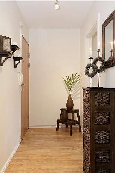 Hyggelig entre med fin garderobeplass Galleribilde