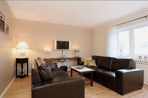 Stue med stort vindu Galleribilde