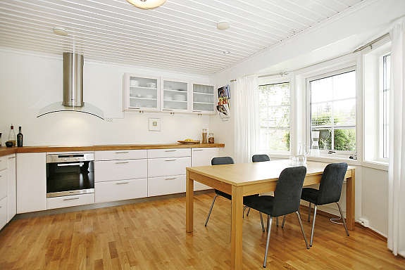 Kjøkken med spiseplass Galleribilde