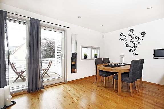 Utgang til veranda fra kjøkken Galleribilde