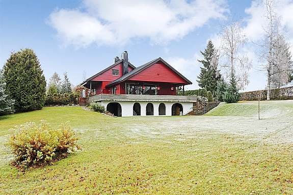 Den store hagen er sørvestvendt. Galleribilde