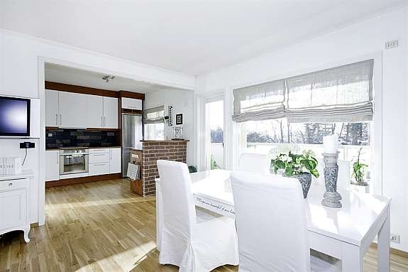 Lys og trivelig stue med utgang til terrasse. Galleribilde