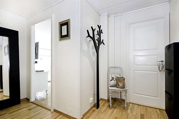 Eik parkett på alle gulv. Lyddør mot fellestrapegang og dørtelefon mot ytterdør. Galleribilde