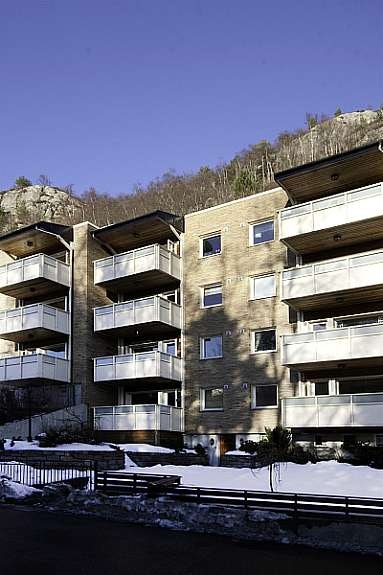 Leiigheten ligger i byggets 3. etasje. Solrik terrasse på 7,3m2. Galleribilde