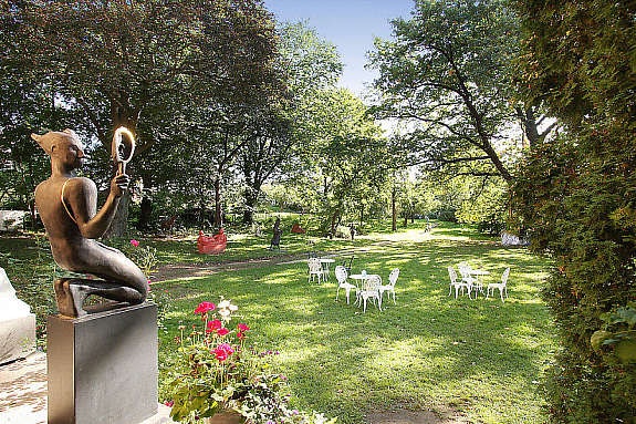 Uteområdet Galleribilde