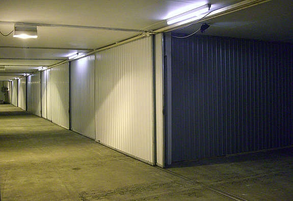 Varmt lager med låsbare skyvedører Galleribilde