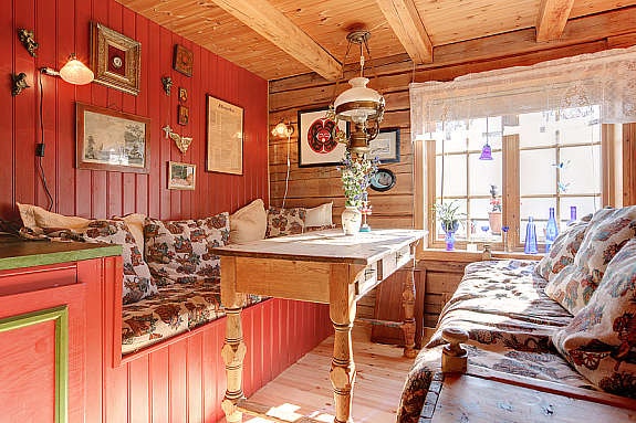 Spiseplass på kjøkkenet i fjøset. Galleribilde