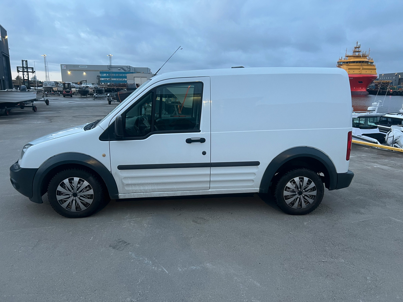 Ford Transit Connect T220 D Base 1,8 TDCi 75 hk DPF 2