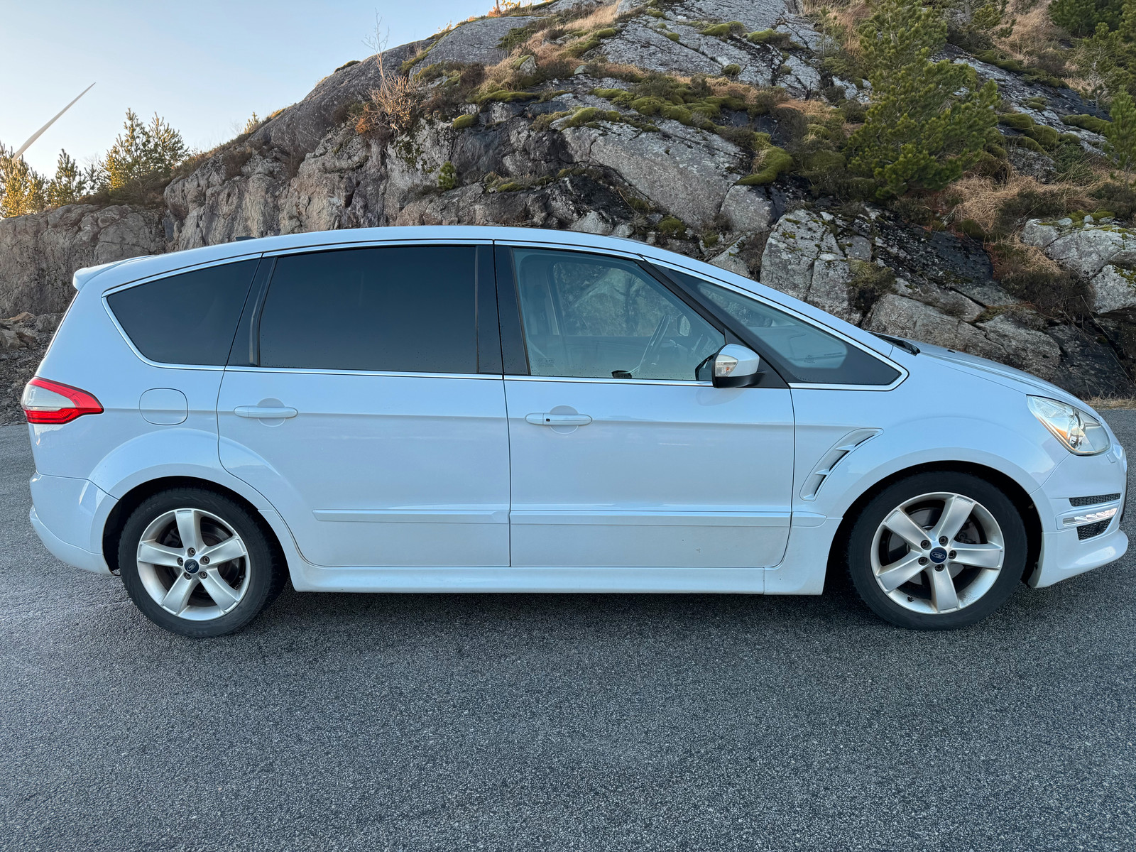 Ford S-MAX 2,0 TDCi 140hk Titanium S Aut. 7-seter, hengerfeste, EU 3