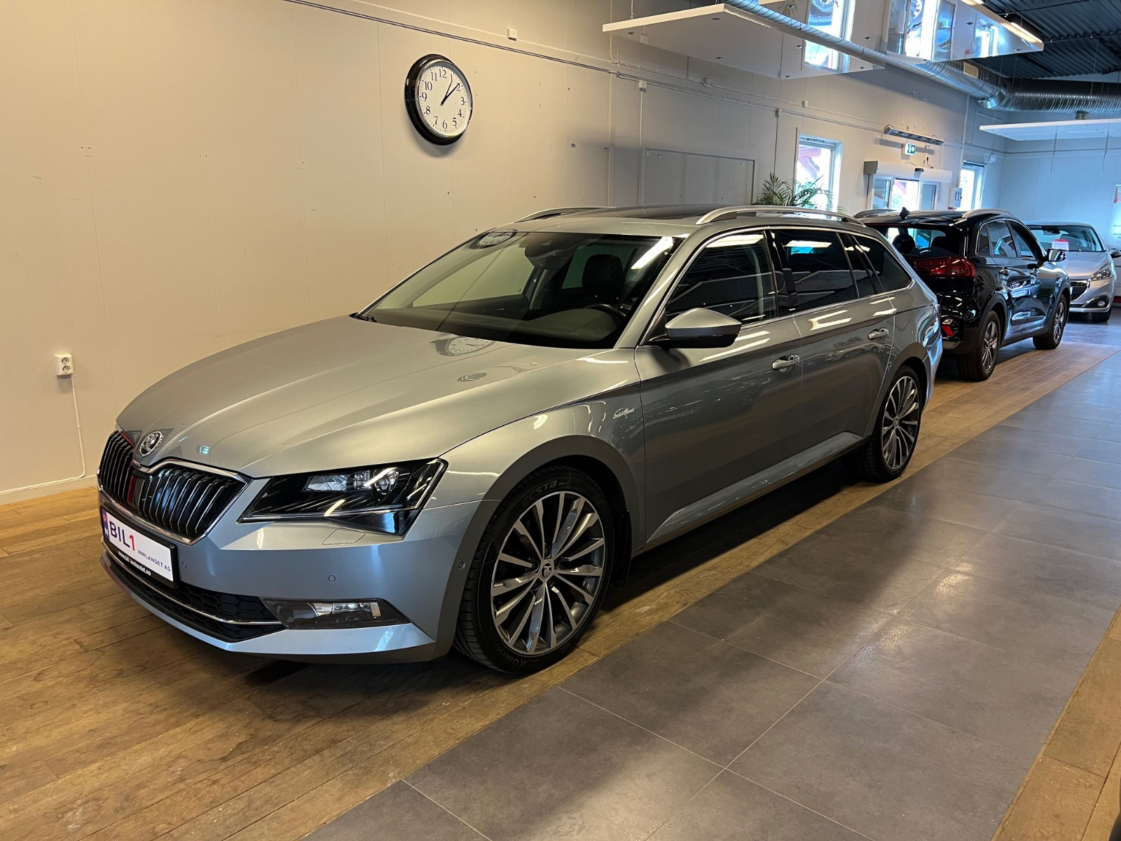 Skoda Superb 1,8TSI-180HK/L&K/H-FESTE/ADAPTIV CRUISE/12 MNDR GARANTI 2