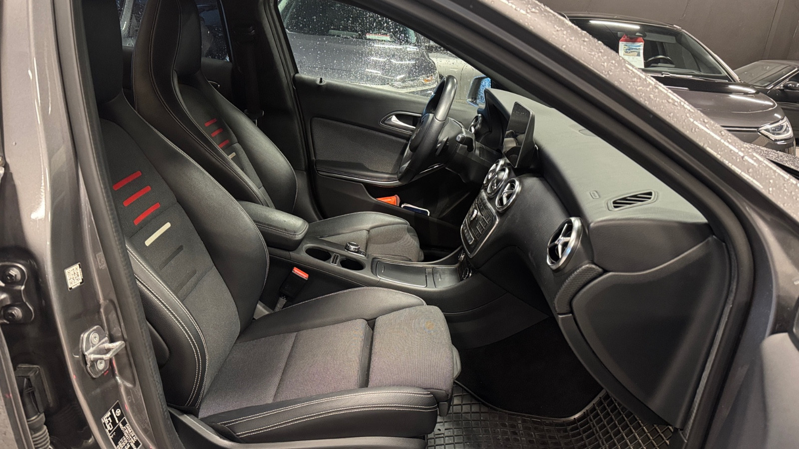 Mercedes-Benz A-Klasse Bensin Automat/ CarPlay/ Ryggekamera/ EN EIER/ AMG/ DAB 2