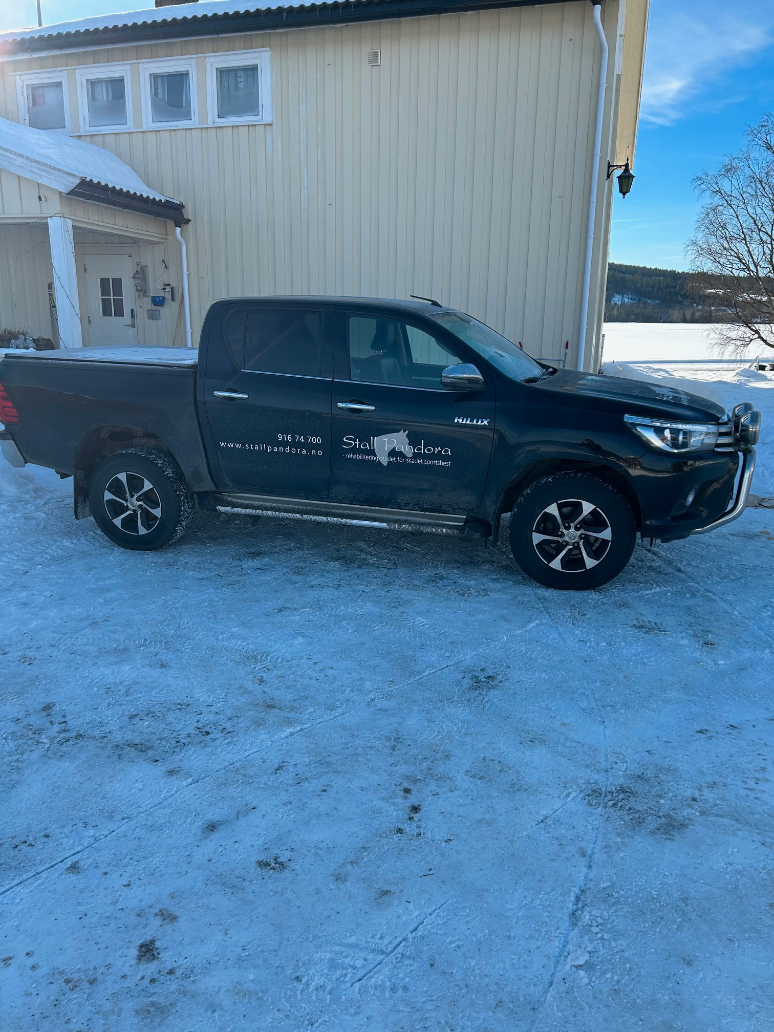 Toyota HiLux D-4D 150hk D-Cab 4WD SR aut 3