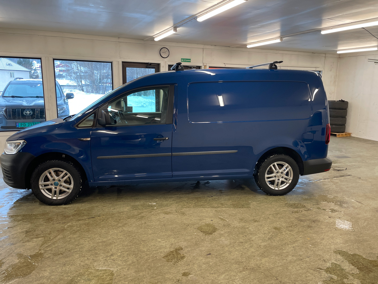 Volkswagen Caddy Maxi 2,0 TDI 102hk AUTOMAT/HENGERFESTE/WEBASTO/INNRED/XENON 3