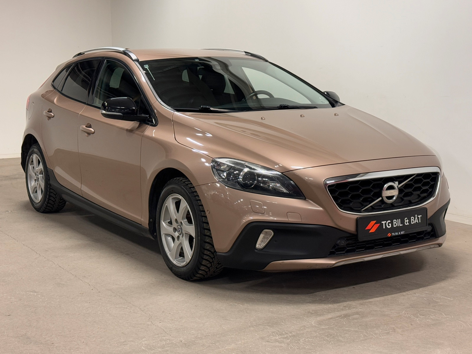 Volvo V40 D2 115HK MOMENTUM - WEBASTO/NAVI/CRUISE/RYGGE/KROK +++ 2