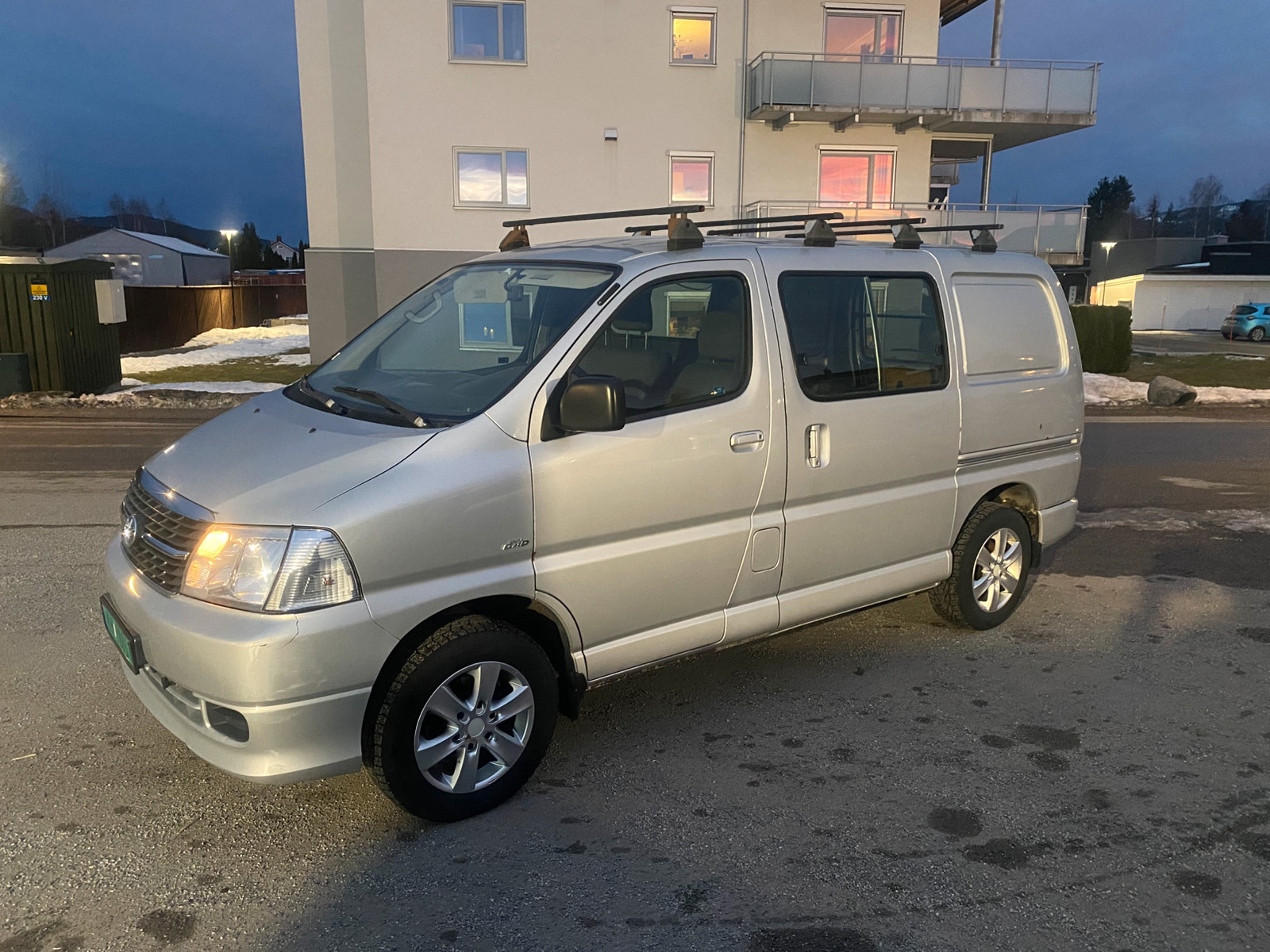 Toyota HiAce D-4D 5-d 117hk 4WD kort 2