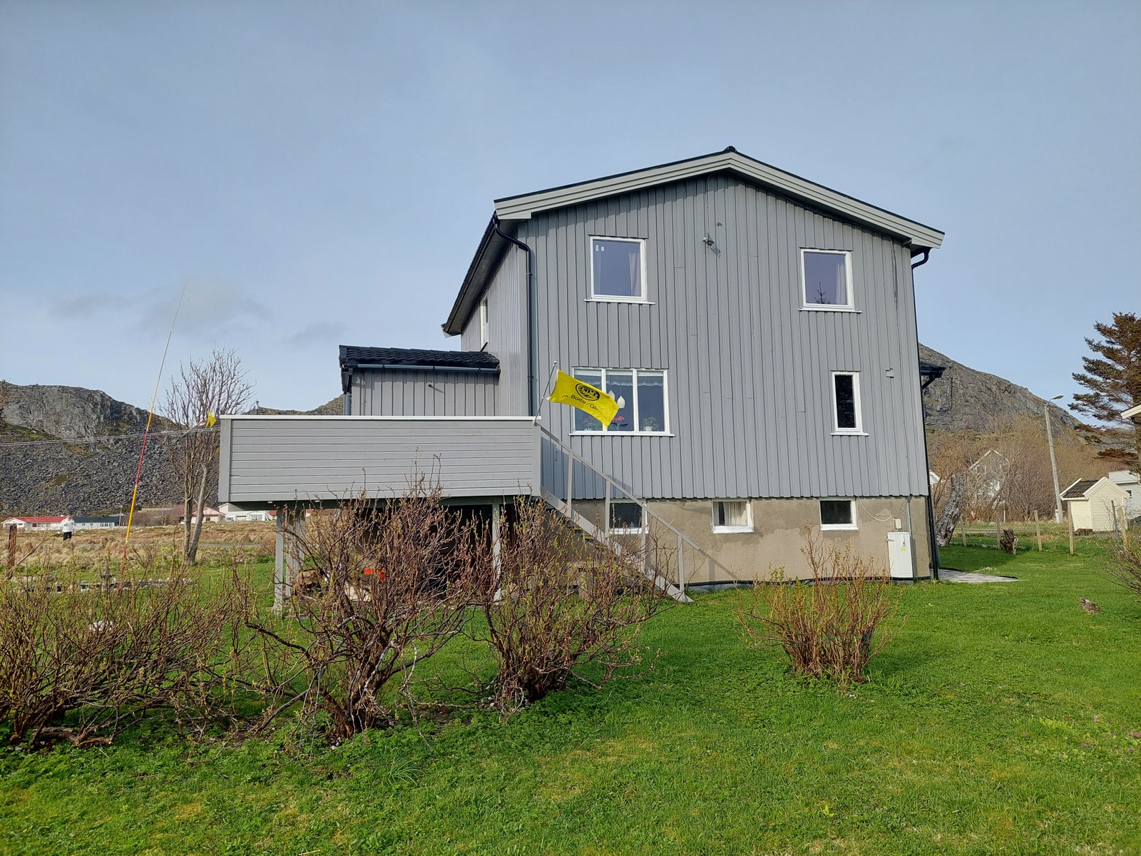 Privat Sentrum Sørland - Sentralt og "lett bodd" Sørland 38, Værøy 184 m² 1 550 000 kr Totalpris: 1 590 000 kr ∙ Selveier ∙ Enebolig ∙ 4 sove