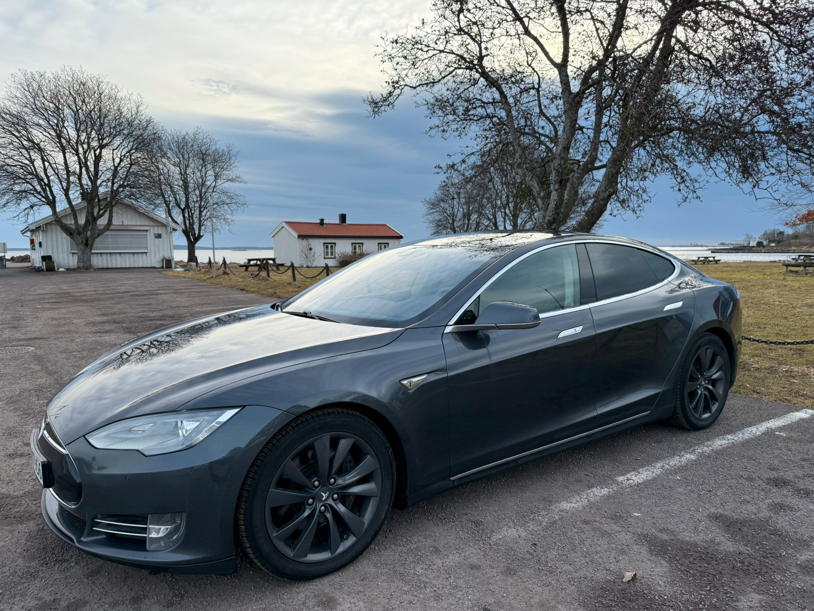 Tesla Model S 85D