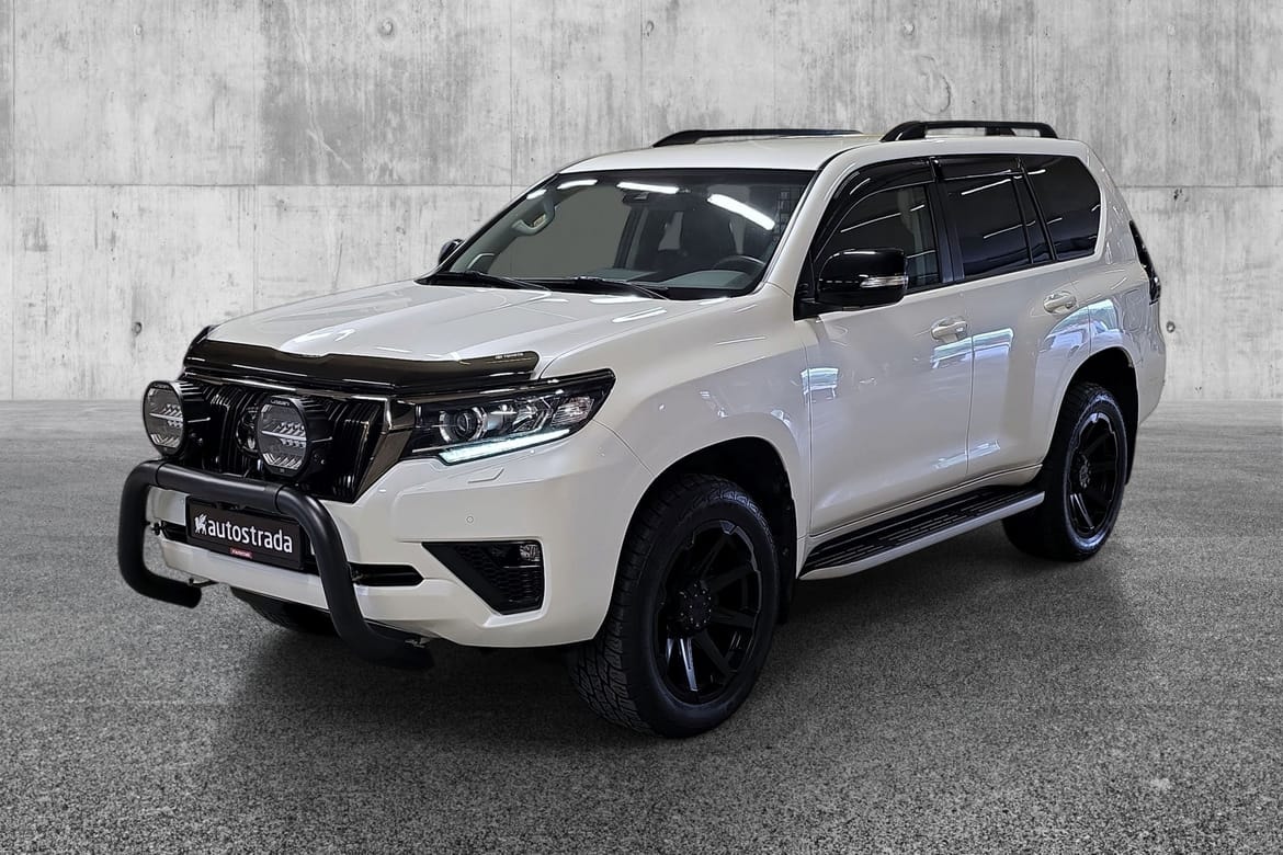 Toyota Land Cruiser GX // 204HK // BLACK PACK 2022, 76 700 km, kr 679 000,-