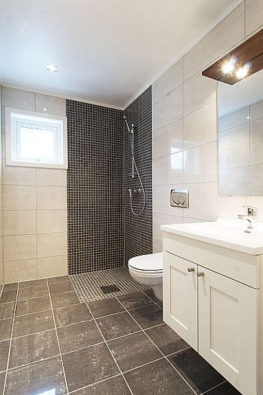 Baderom i 1 etasje. Galleribilde