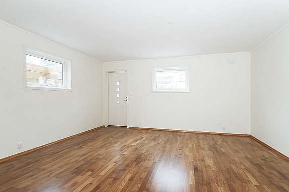 Kjellerstue/praktikantdel klargjort for minikjøkken. Galleribilde