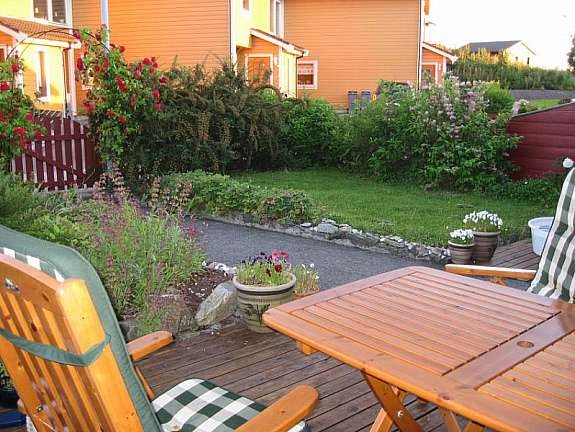 Sommerbilde tatt av hage. Galleribilde