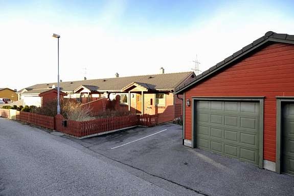 Bilde av tilhørende garasje. Galleribilde